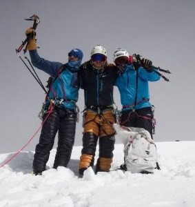 Odprava Masherbrum 2026: Češka trojica opravila prvi vzpon na Biarchedi I (6.810 m) in smučala izpod vrha